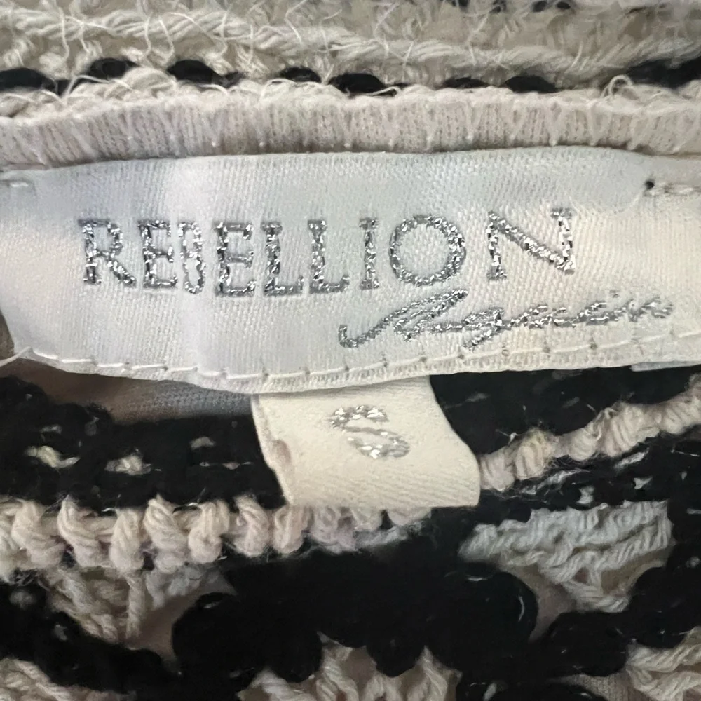 REBELLION CROCHET TWO PIECE SET BLACK BEIGE FLORAL SHORTS CROP TOP S - Picture 7 of 14